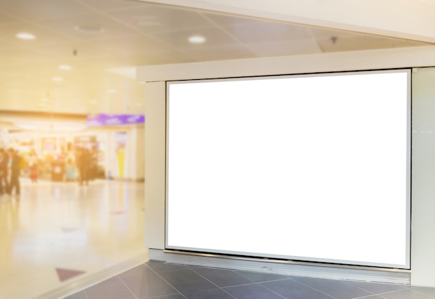 Макет изображения пустых рекламных щитов и светодиодов в терминале аэропорта для рекламы