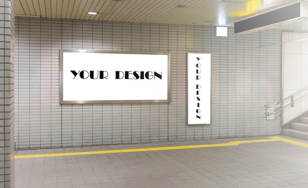ブランクの看板の白い画面ポスターのモックアップ画像と広告のための地下鉄の駅につながった