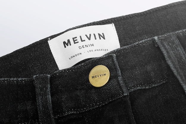 Mockup-label met label en jeans met logo