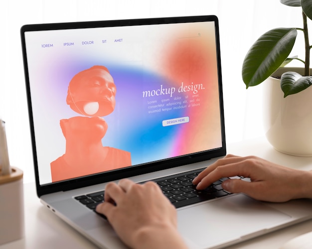 PSD mockup laptopa do wideokonferencji