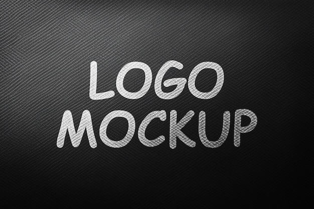 Mockup logo na czarnej ścianie