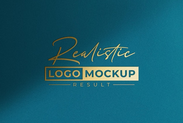 Mockup met gouden logo op blauwe achtergrond met overlay-schaduw