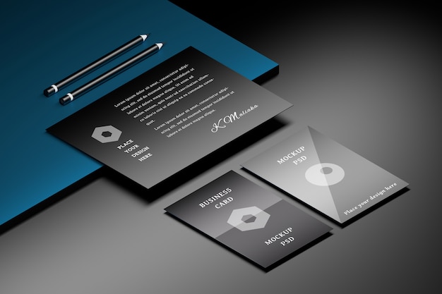 A4用紙と2つの鉛筆で黒青い表面上の2つの名刺のモックアップ