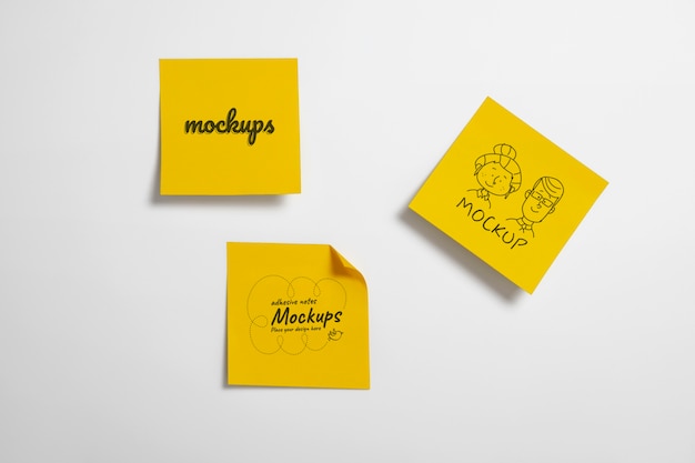 Mockup-ontwerp met zelfklevende notities