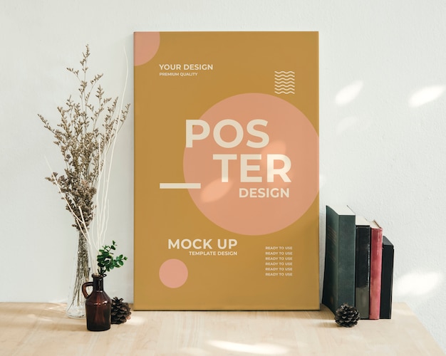 mockup poster op het bureau werken met zonneschijn schaduw.