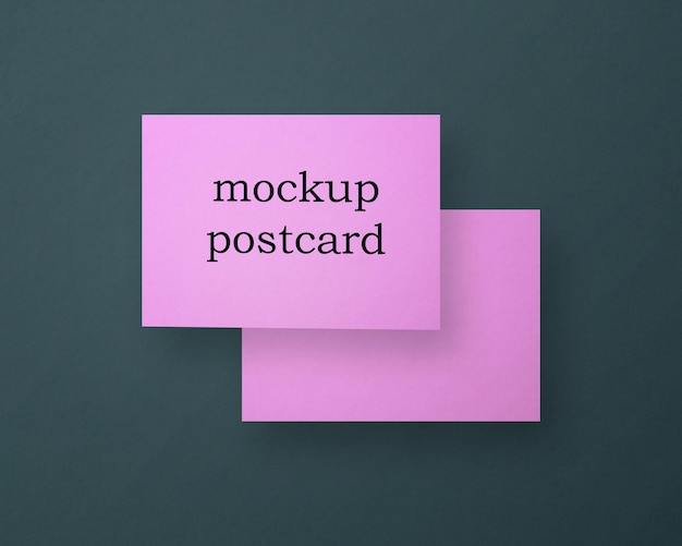 Mockup psd gratis due cartoline rosa con sopra la parola mockup