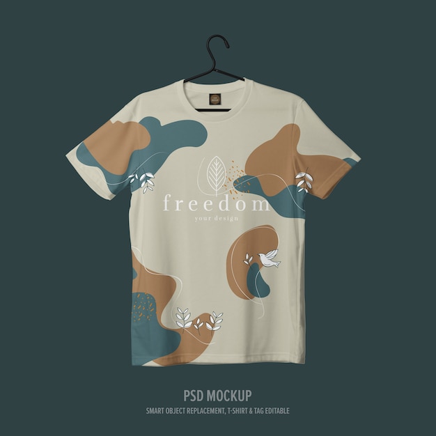 Mockup di t-shirt realistica sul gancio