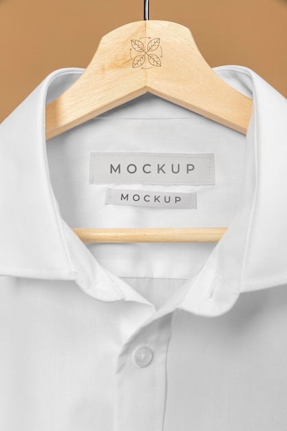 PSD fine della maglietta del mockup in su