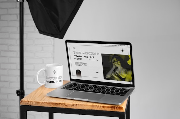 PSD mockup van het apparaat in de fotostudio