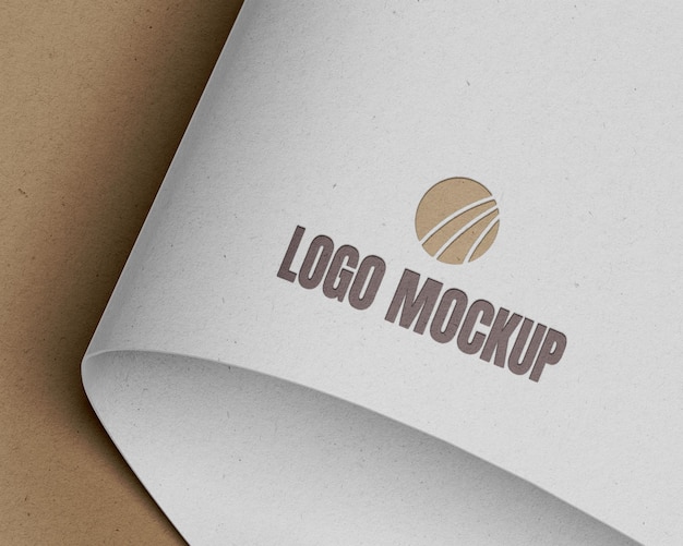 Mockup van het logo op wit papier