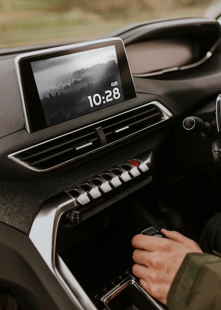 Mockup van het scherm van het dashboard van de auto digitaal apparaat psd