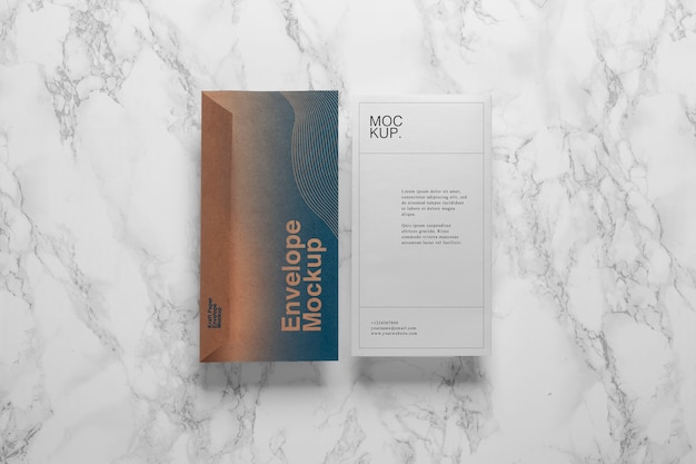 PSD mockup voor kraftpapier-envelop