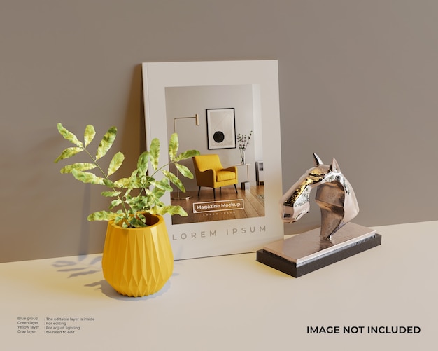 Mockup voor tijdschriften met beeldhouwwerk van bloemen en paardenhoofd