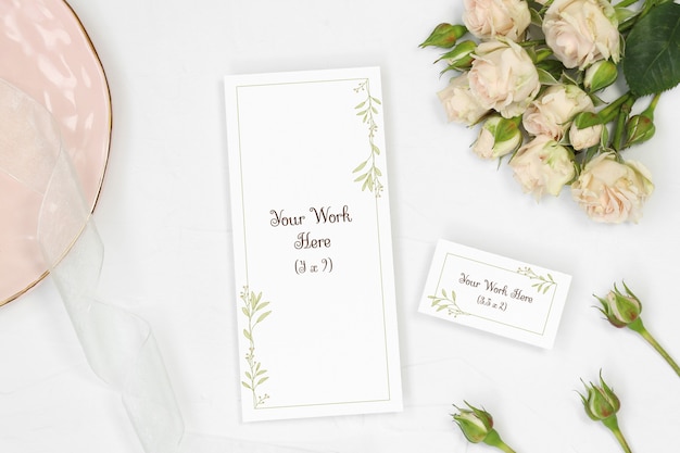 Макет свадебного меню и визитка на белом фоне