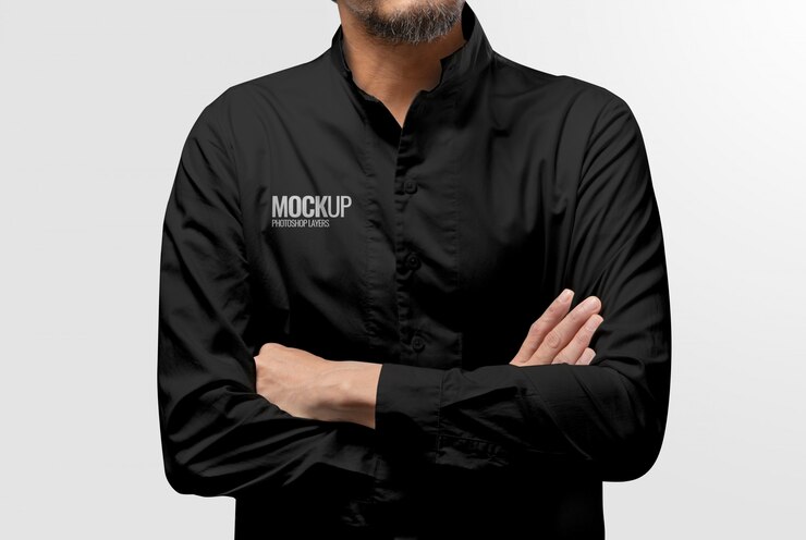 PSD model draagt een zwart shirt