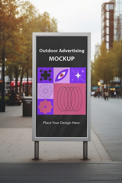 Modelle van buitenreclame in maximalistische stijl