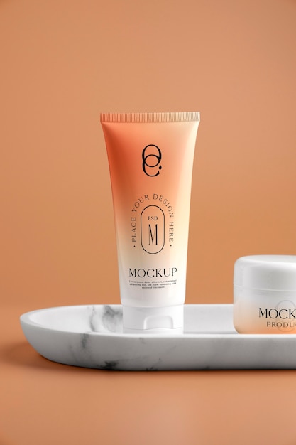 PSD modelontwerp voor cosmetisch product met abrikozenkleur