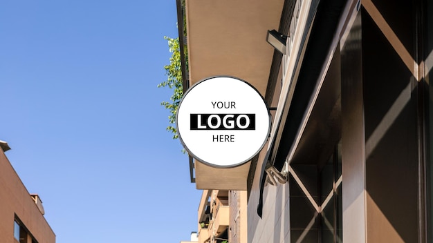 PSD mockup di design del segno della segnaletica del negozio in bianco moderno isolato per annunci di design