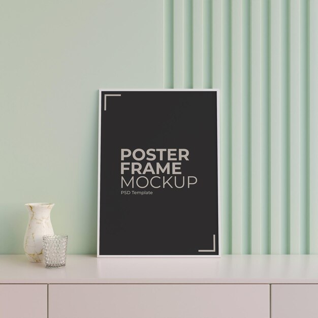 Modern en minimalistisch verticaal wit poster- of fotolijstmodel op tafel in de woonkamer