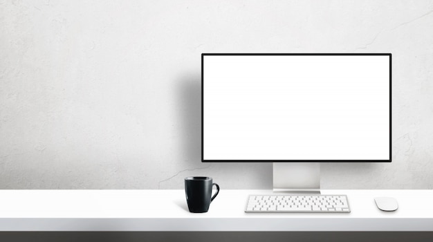 Modern professioneel ontwerper computermonitormodel op bureau met exemplaarruimte naast op muur