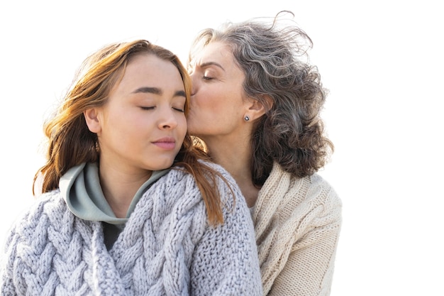 PSD madre che trascorre del tempo all'aperto con sua figlia