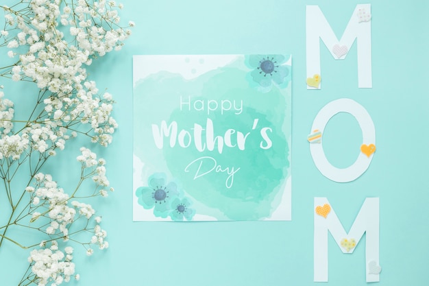 PSD mothers day card mockup with flowers