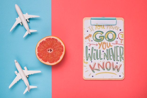 Frase di lettering motivazionale per le vacanze che viaggiano concetto