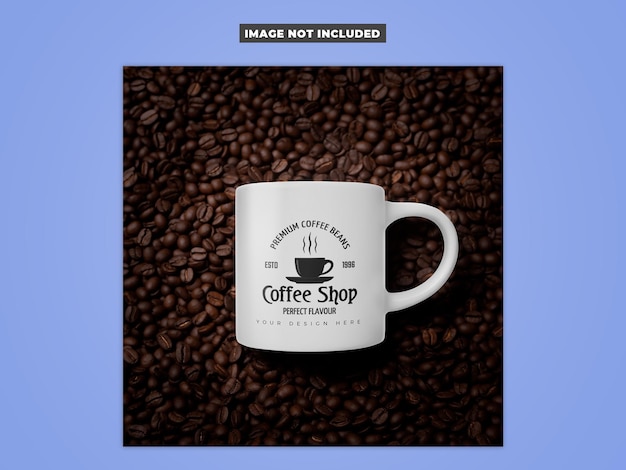 PSD mockup di tazza con chicchi di caffè