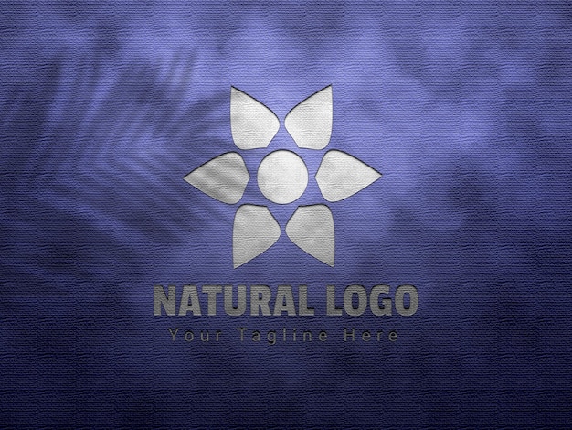 Mockup con logo in rilievo e rilievo naturale