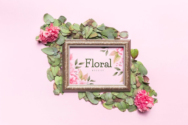 Cornice naturale con fiori e foglie