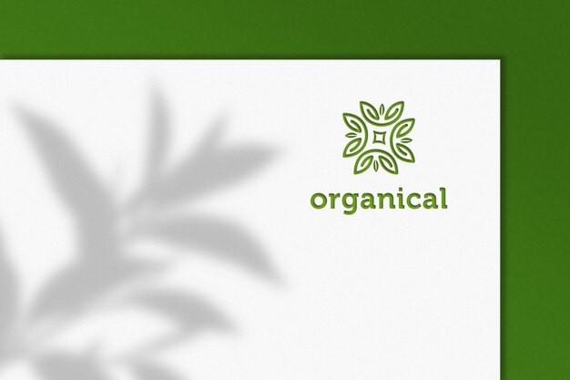 Mockup di logo naturale su carta bianca