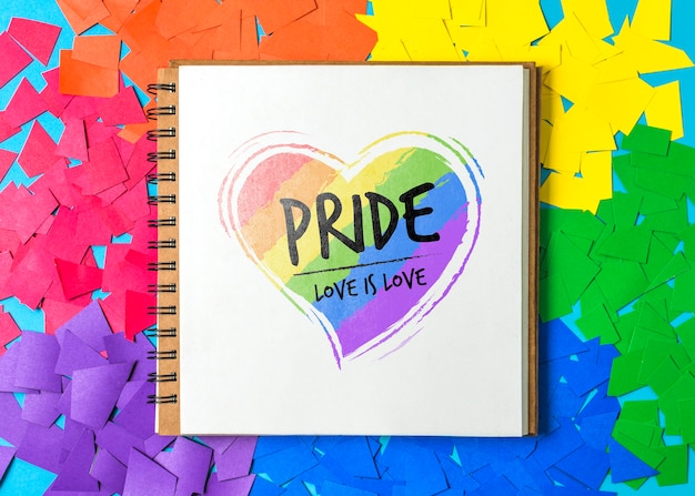 Mockup di notebook gay pride