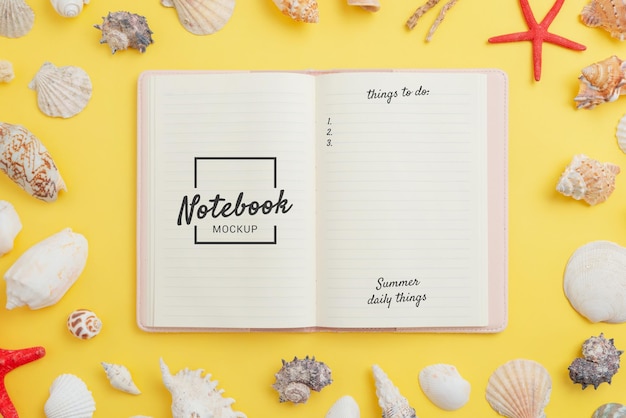 Notebook mockup strand zomer reizen