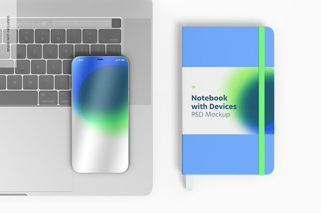 Notebook con mockup di dispositivi, vista dall'alto