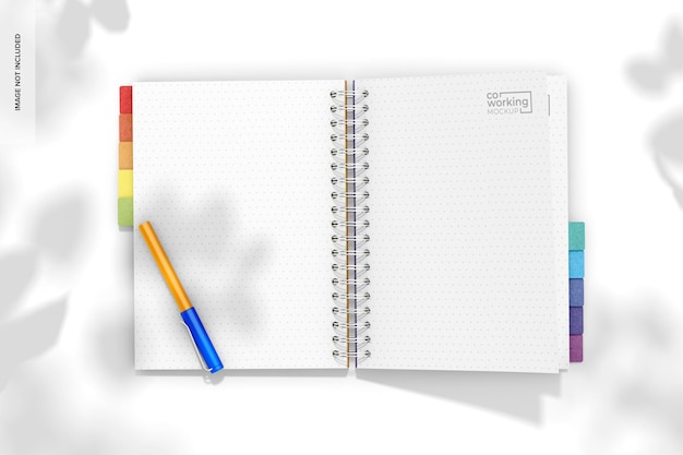 Quaderno con divisori mockup con penna