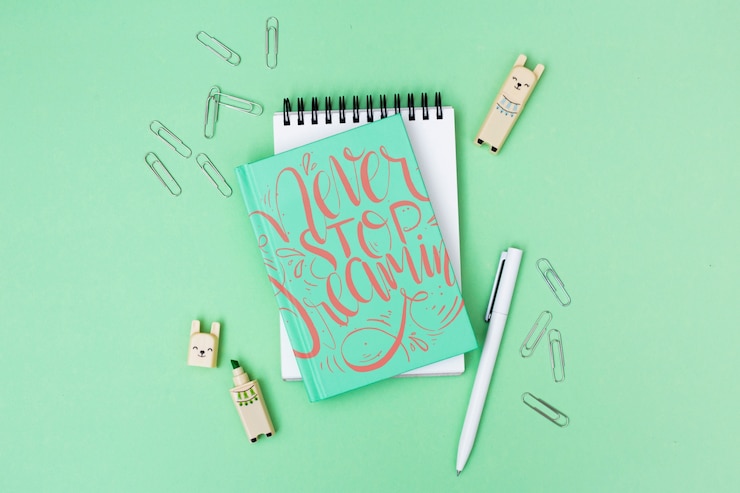 PSD notepad mockup on desk
