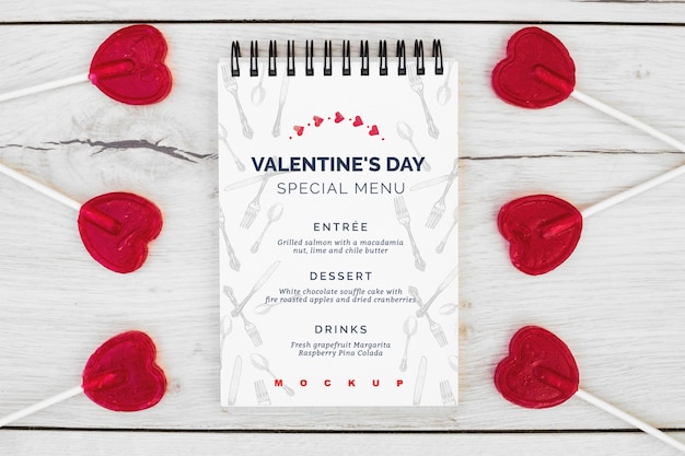 PSD mockup di blocco note per il menu di san valentino