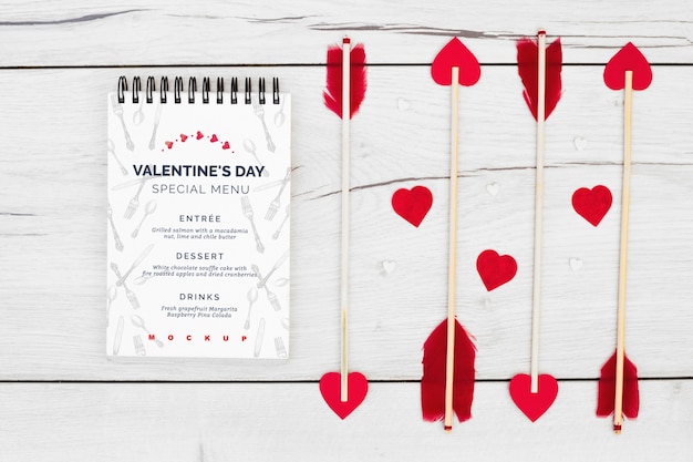 Mockup di blocco note per il menu di san valentino