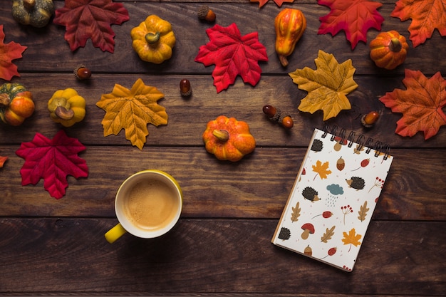 PSD notepad mockup with autumn concept