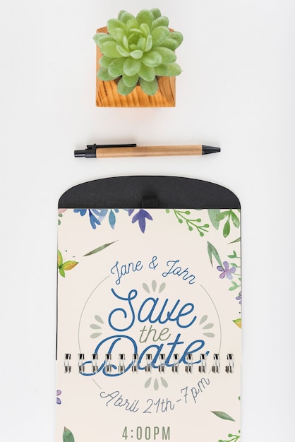 PSD mockup di blocco note con foglie tropicali