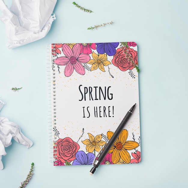 PSD notepadsjabloon voor de lente met bloemen