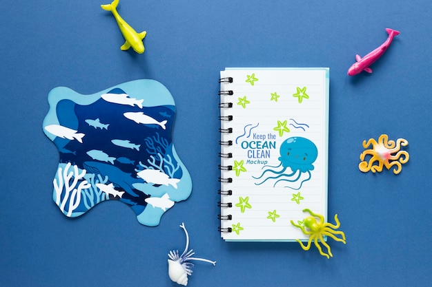 Ocean day met mock-up notitieblok