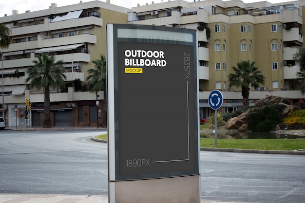 odkryty billboard w mieście
