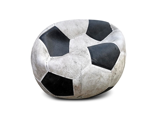 古いしぼんだサッカー ボールの透明な背景