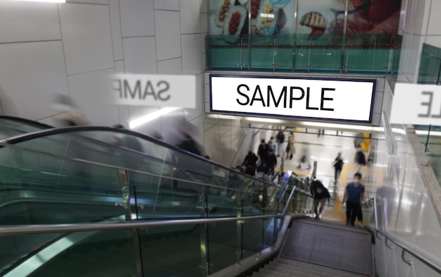 Ondergrondse landschap en reclame mockup