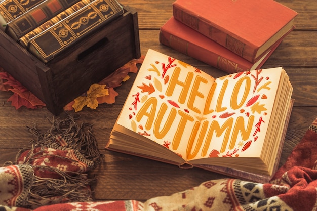 Mockup del libro aperto con il concetto di autunno