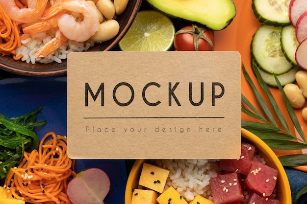 Opstelling van poke bowls met mock-up kaart