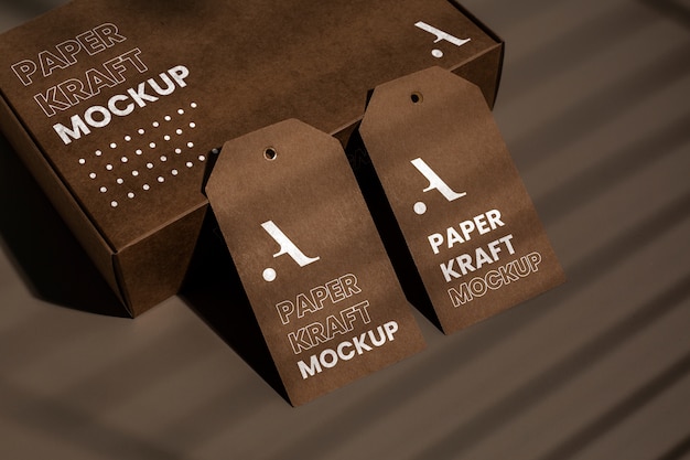 Mockup di prodotti in carta kraft con ombre