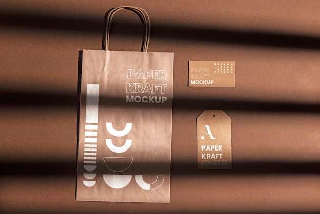 PSD mockup di prodotti in carta kraft con ombre