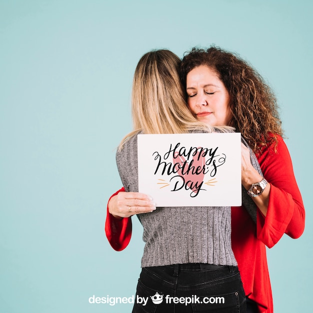 PSD mockup di carta per la festa della mamma con abbraccio